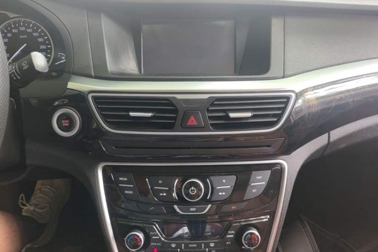 Used Geely Auto Emgrand GT 2015 1.8T Premium Model Audio And AC Panel