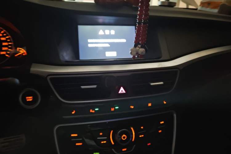 Used Geely Auto Emgrand GT 2015 1.8T Flagship Model Audio And AC Panel