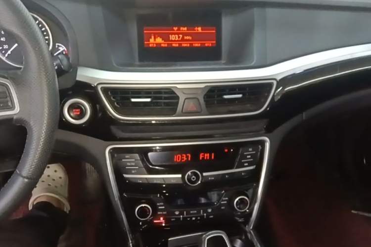 Used Geely Auto Emgrand GT 2015 2.4L Standard Edition Audio And AC Panel
