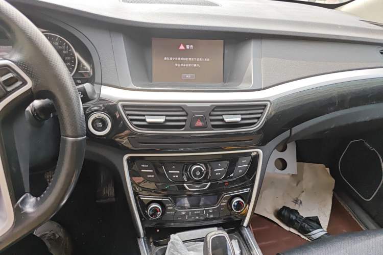 Used Geely Auto Emgrand GT 2015 2.4L Luxury Model Audio And AC Panel