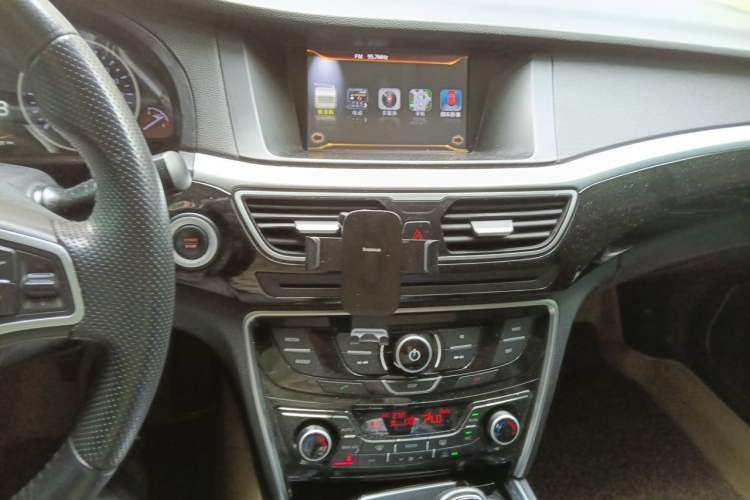 Used Geely Auto Emgrand GT 2015 1.8T Premium Model Audio And AC Panel