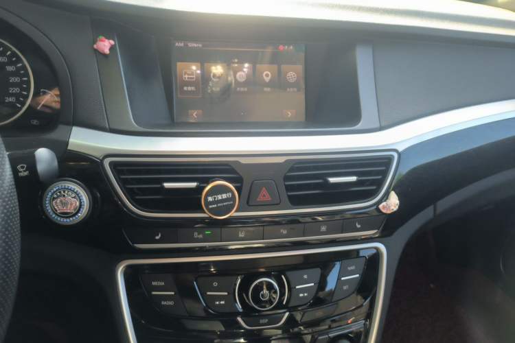 Used Geely Auto Emgrand GT 2015 1.8T Flagship Model Audio And AC Panel