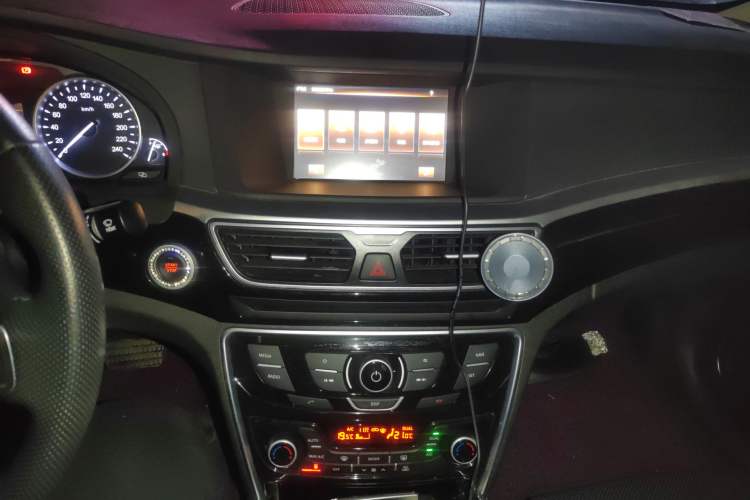 Used Geely Auto Emgrand GT 2015 1.8T Premium Model Audio And AC Panel