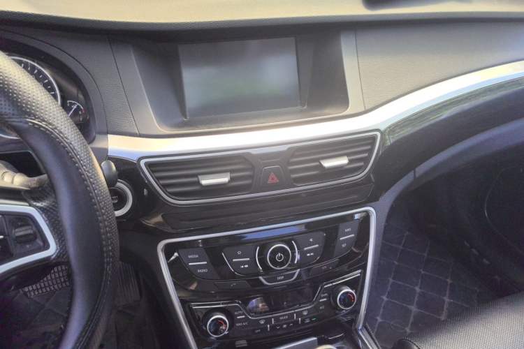 Used Geely Auto Emgrand GT 2015 1.8T Premium Model Audio And AC Panel