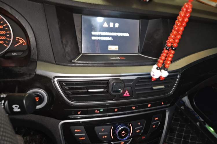 Used Geely Auto Emgrand GT 2015 1.8T Flagship Model Audio And AC Panel