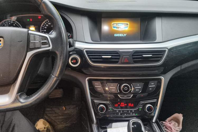 Used Geely Auto Emgrand GT 2015 1.8T Premium Model Audio And AC Panel