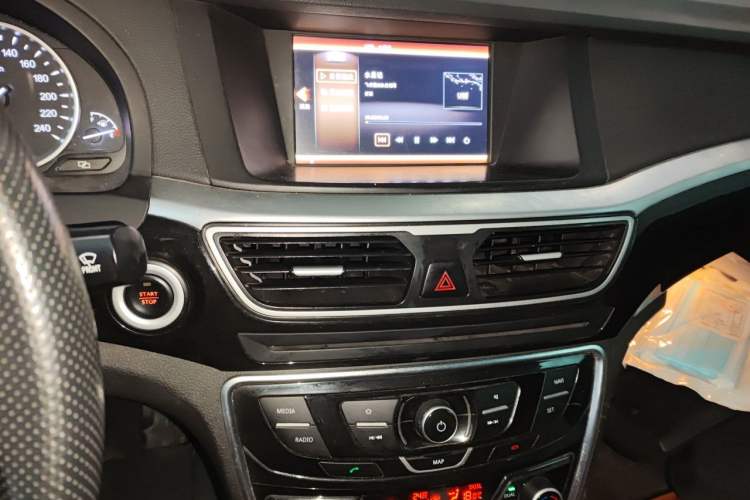 Used Geely Auto Emgrand GT 2015 1.8T Luxury Model Audio And AC Panel
