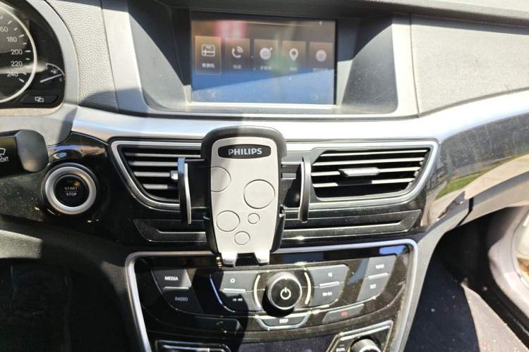 Used Geely Auto Emgrand GT 2015 1.8T Premium Model Audio And AC Panel