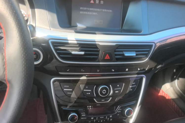 Used Geely Auto Emgrand GT 2015 1.8T Flagship Model Audio And AC Panel