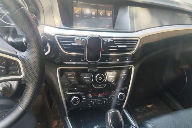 Used Geely Auto Emgrand GT 2015 1.8T Flagship Model Audio And AC Panel