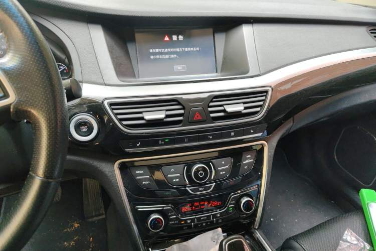 Used Geely Auto Emgrand GT 2015 1.8T Flagship Model Audio And AC Panel