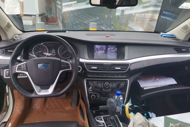 Used Geely Auto Emgrand GT 2015 1.8T Flagship Model Center Console