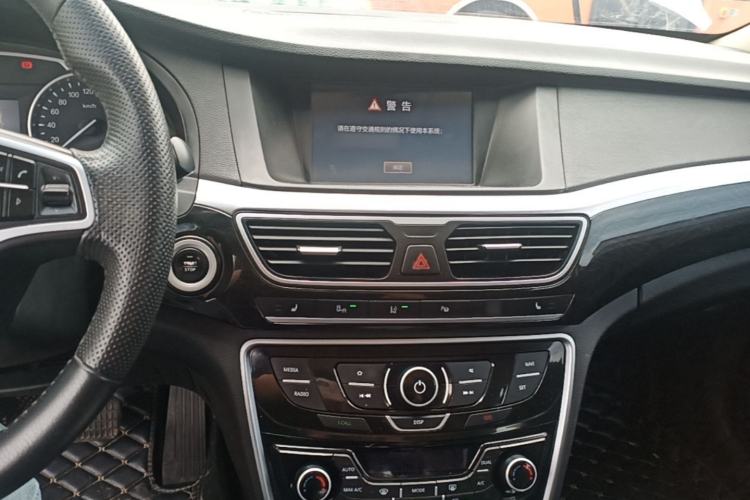 Used Geely Auto Emgrand GT 2015 1.8T Flagship Model Center Console