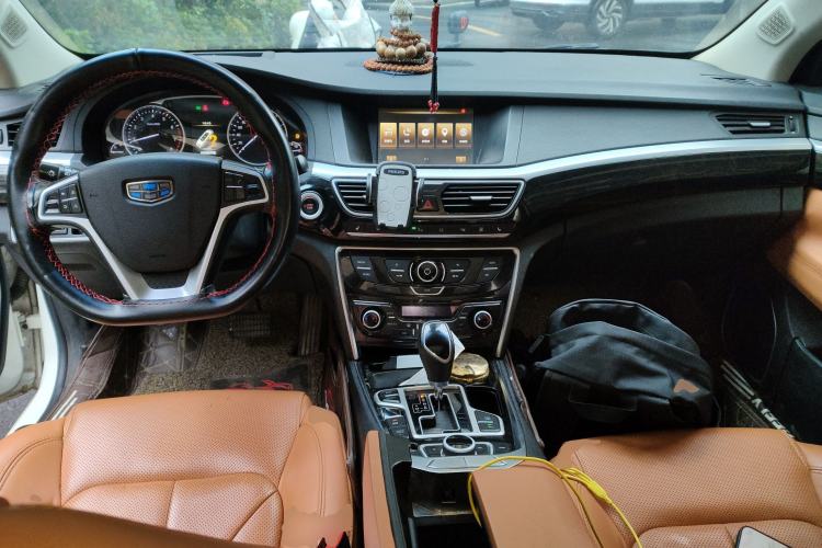 Used Geely Auto Emgrand GT 2015 1.8T Flagship Model Center Console