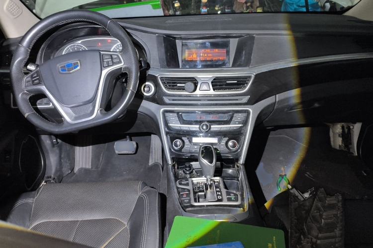 Used Geely Auto Emgrand GT 2015 2.4L Comfort Model Center Console