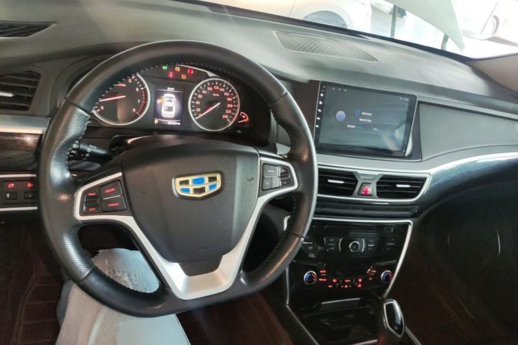 Used Geely Auto Emgrand GT 2015 2.4L Comfort Model Center Console