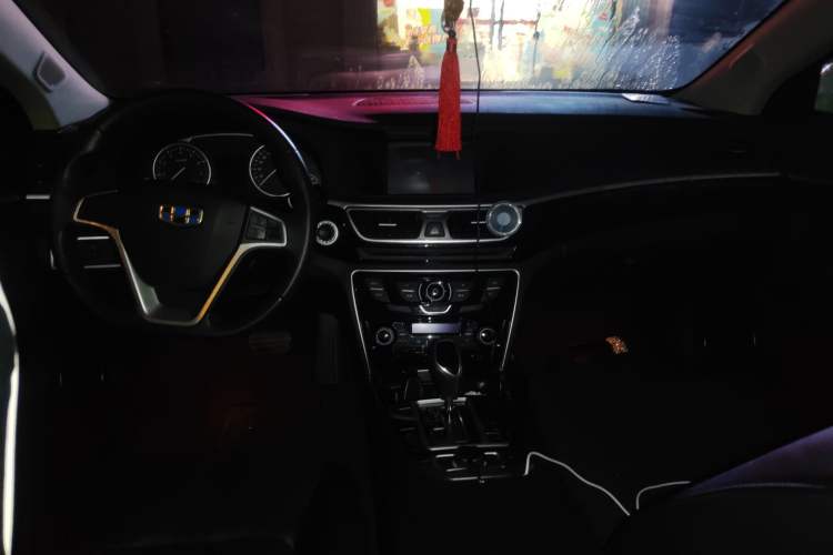 Used Geely Auto Emgrand GT 2015 1.8T Premium Model Center Console