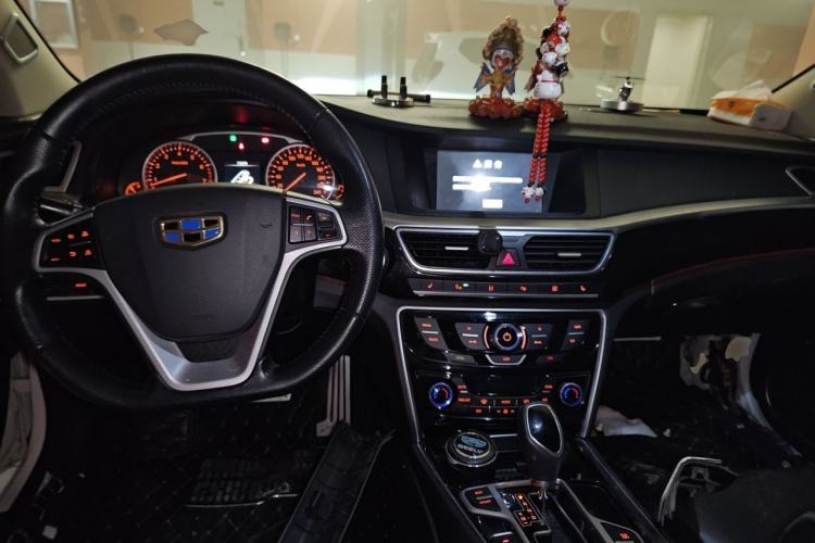 Used Geely Auto Emgrand GT 2015 1.8T Flagship Model Center Console