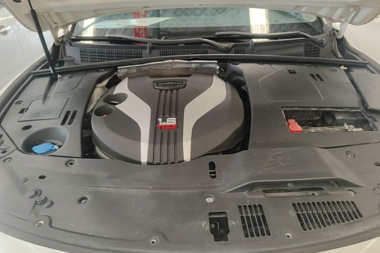 Used Geely Auto Emgrand GT 2015 1.8T Flagship Model Engine Bay