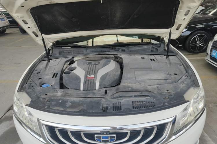Used Geely Auto Emgrand GT 2015 1.8T Flagship Model Engine Bay
