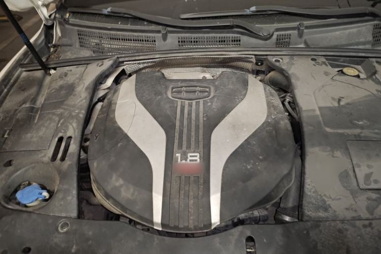 Used Geely Auto Emgrand GT 2015 1.8T Flagship Model Engine Bay