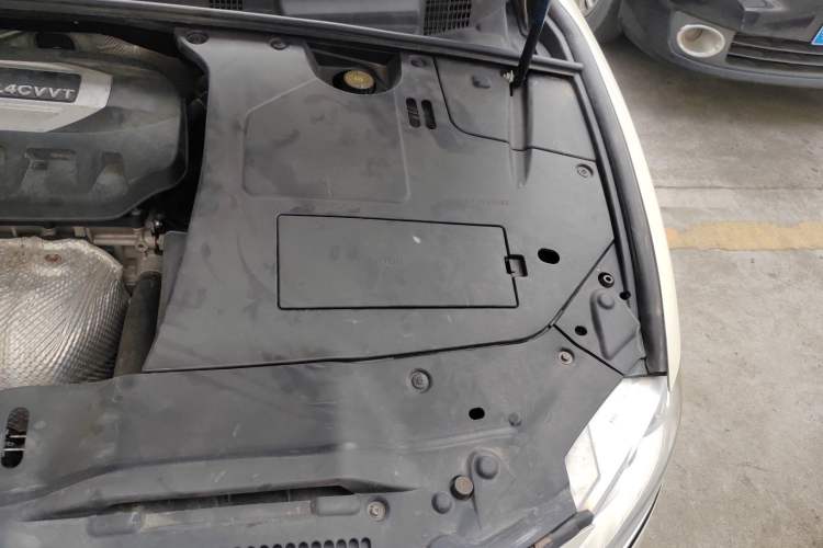 Used Geely Auto Emgrand GT 2015 2.4L Comfort Model Engine Bay Left