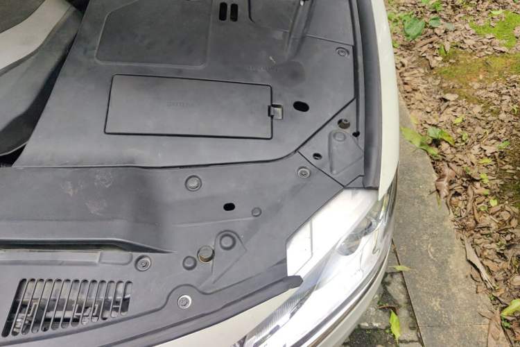 Used Geely Auto Emgrand GT 2015 1.8T Comfort Model Engine Bay Left