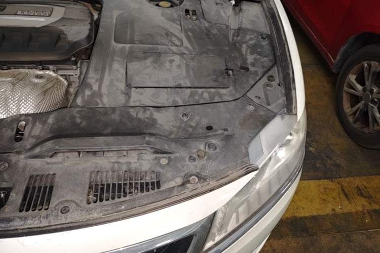 Used Geely Auto Emgrand GT 2015 2.4L Luxury Model Engine Bay Left