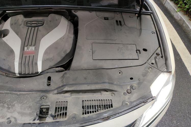 Used Geely Auto Emgrand GT 2015 1.8T Flagship Model Engine Bay Left
