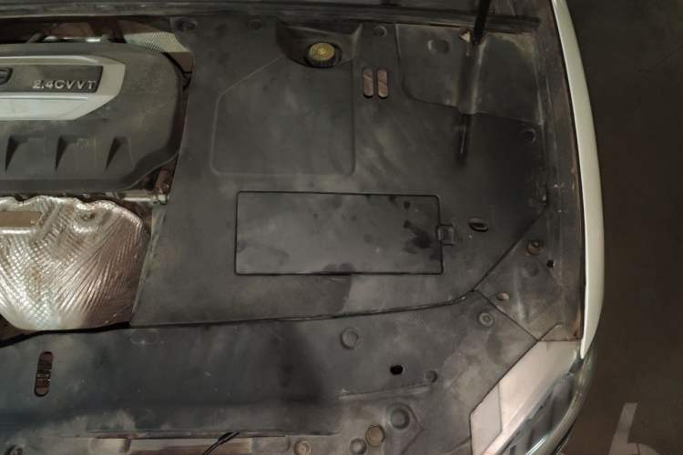 Used Geely Auto Emgrand GT 2015 2.4L Comfort Model Engine Bay Left
