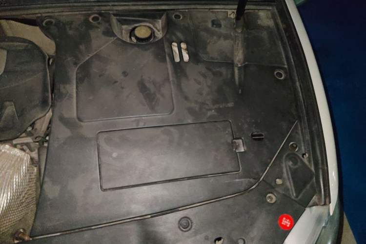 Used Geely Auto Emgrand GT 2015 2.4L Comfort Model Engine Bay Left