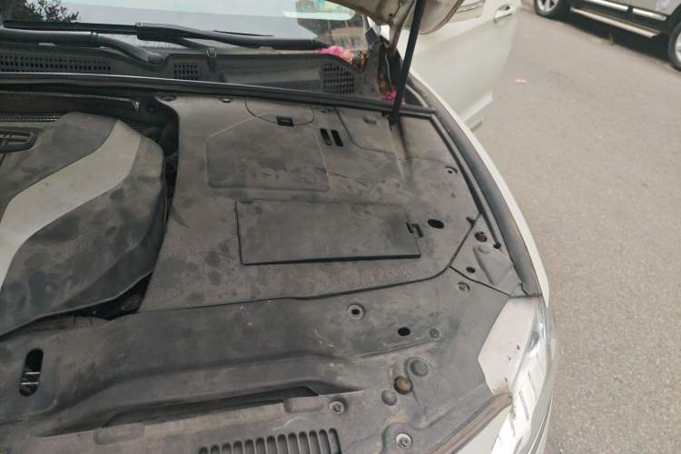 Used Geely Auto Emgrand GT 2015 1.8T Flagship Model Engine Bay Left