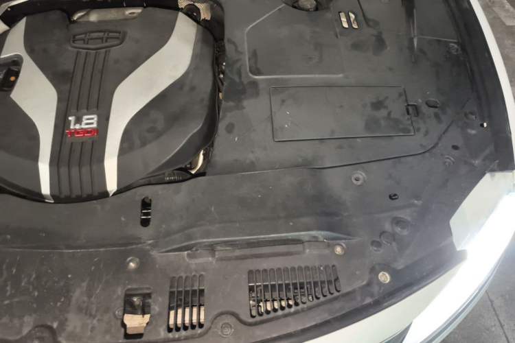 Used Geely Auto Emgrand GT 2015 1.8T Comfort Model Engine Bay Left