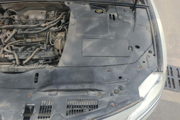 Used Geely Auto Emgrand GT 2015 1.8T Flagship Model Engine Bay Left