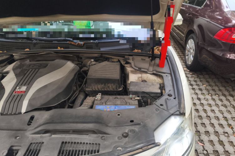 Used Geely Auto Emgrand GT 2015 1.8T Flagship Model Engine Bay Left