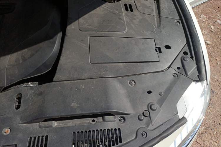 Used Geely Auto Emgrand GT 2015 1.8T Luxury Model Engine Bay Left