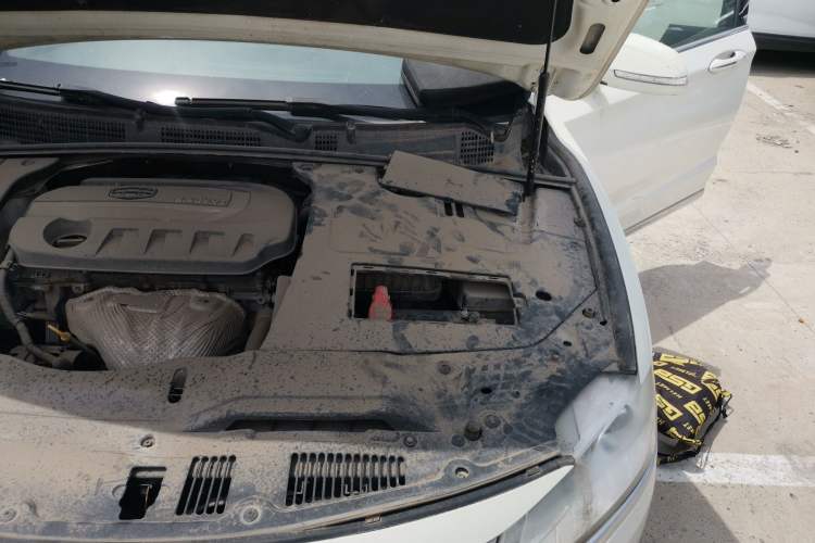 Used Geely Auto Emgrand GT 2015 2.4L Comfort Model Engine Bay Left