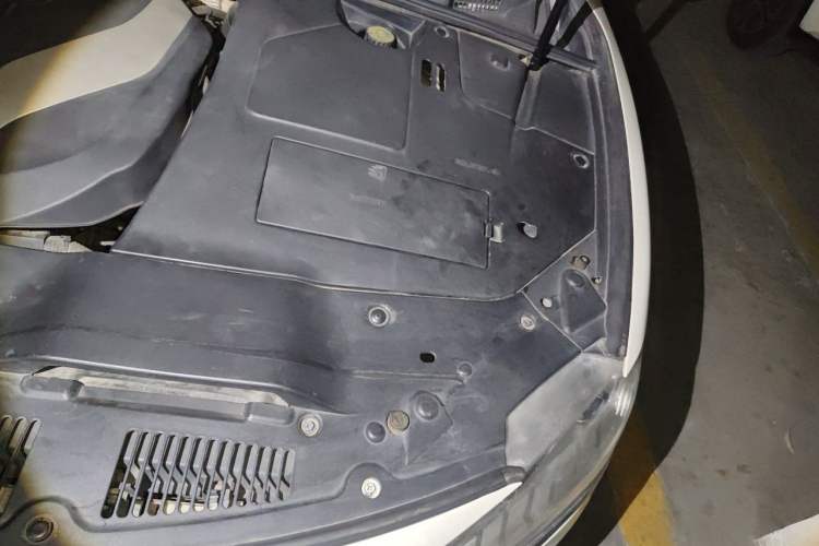 Used Geely Auto Emgrand GT 2015 1.8T Flagship Model Engine Bay Left