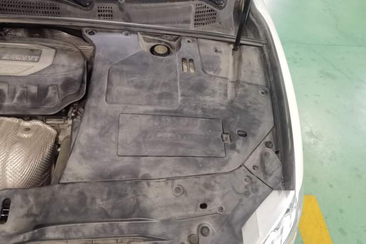 Used Geely Auto Emgrand GT 2015 2.4L Comfort Model Engine Bay Left