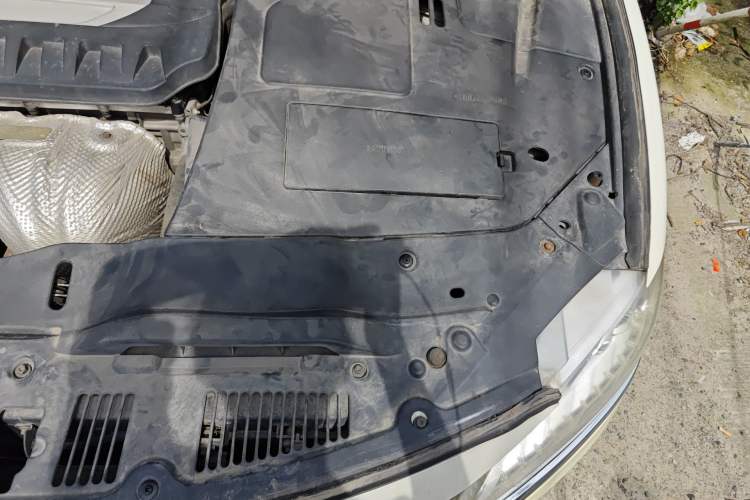 Used Geely Auto Emgrand GT 2015 2.4L Luxury Model Engine Bay Left