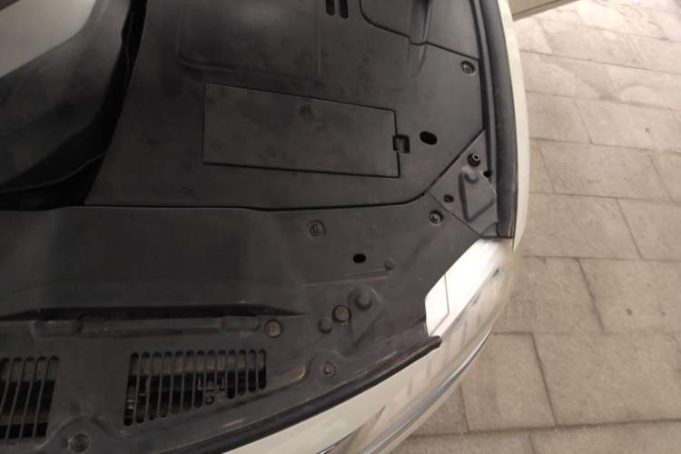 Used Geely Auto Emgrand GT 2015 1.8T Comfort Model Engine Bay Left
