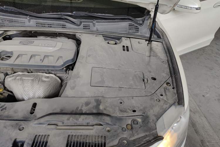 Used Geely Auto Emgrand GT 2015 2.4L Comfort Model Engine Bay Left