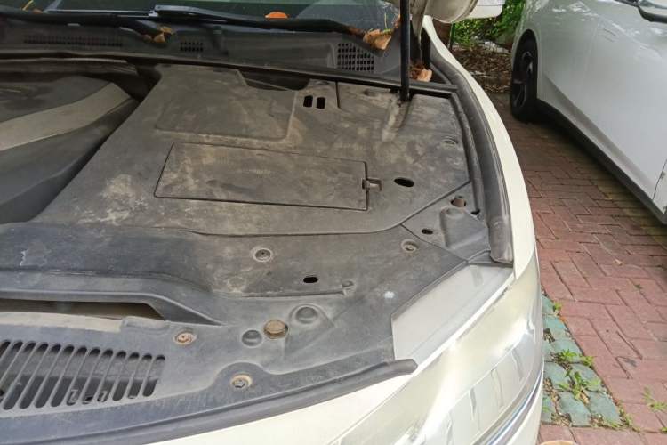 Used Geely Auto Emgrand GT 2015 1.8T Premium Model Engine Bay Left