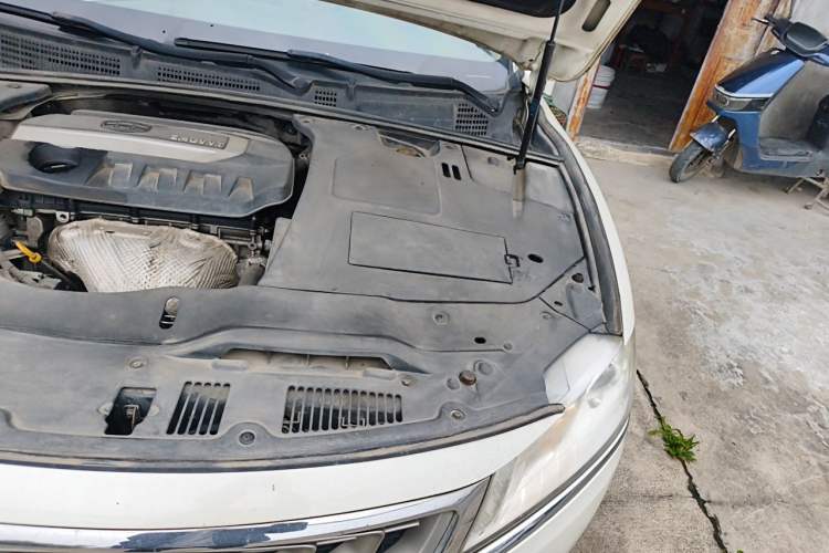 Used Geely Auto Emgrand GT 2015 2.4L Comfort Model Engine Bay Left