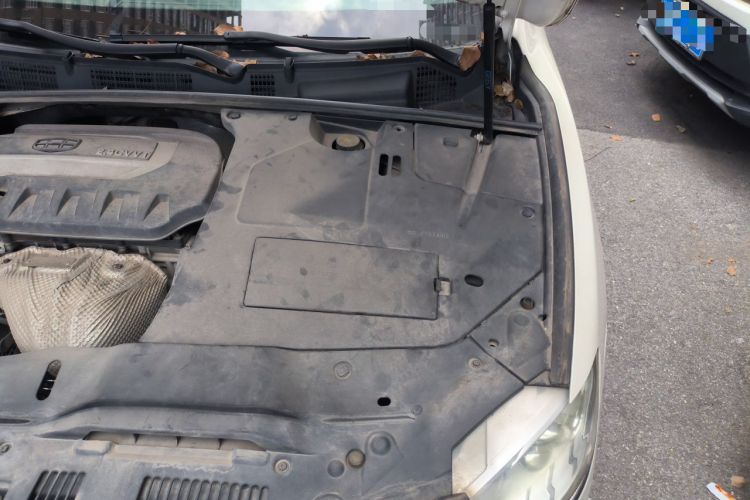 Used Geely Auto Emgrand GT 2015 2.4L Comfort Model Engine Bay Left