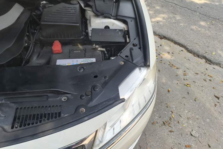 Used Geely Auto Emgrand GT 2015 1.8T Flagship Model Engine Bay Left