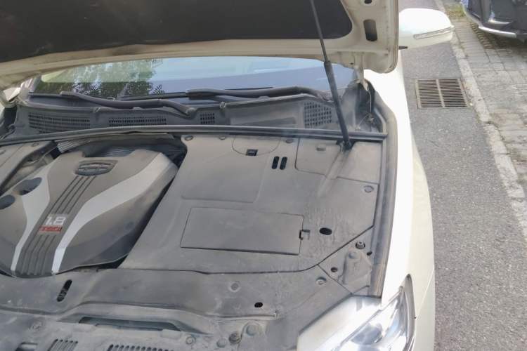 Used Geely Auto Emgrand GT 2015 1.8T Flagship Model Engine Bay Left