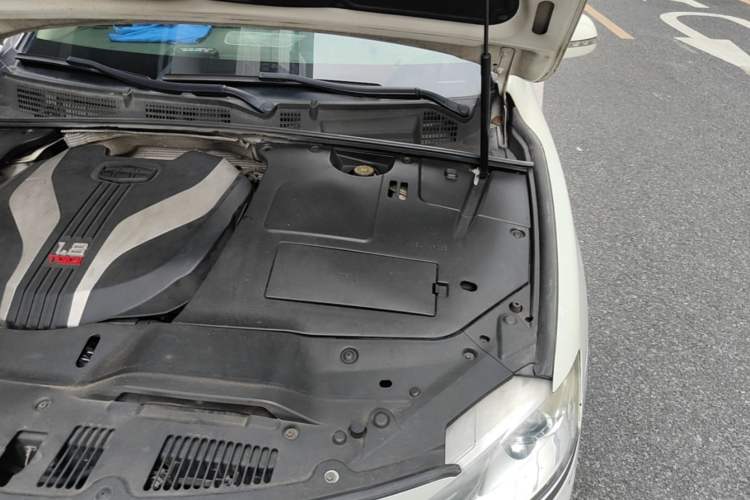 Used Geely Auto Emgrand GT 2015 1.8T Comfort Model Engine Bay Left