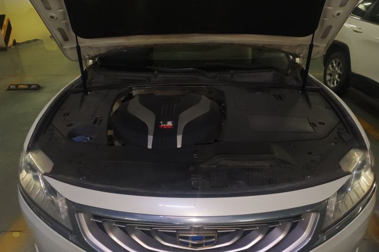 Used Geely Auto Emgrand GT 2015 1.8T Flagship Model Engine Bay