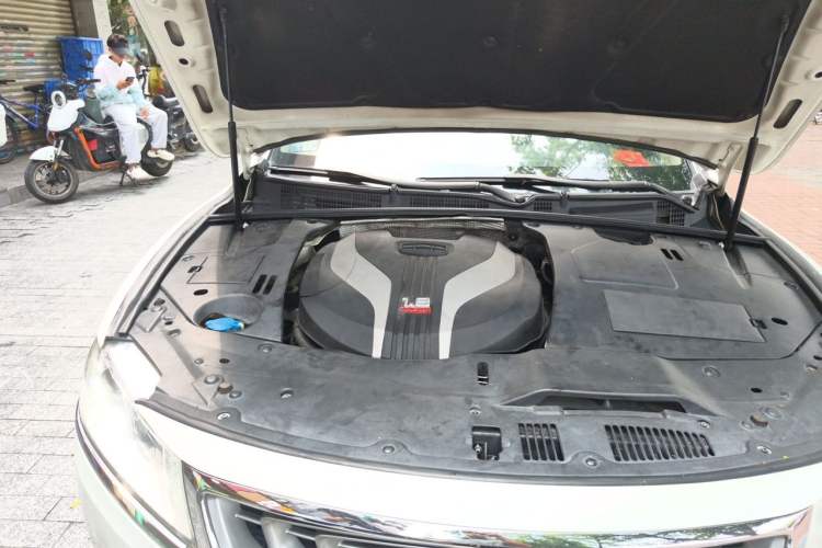 Used Geely Auto Emgrand GT 2015 1.8T Flagship Model Engine Bay Right